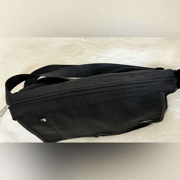 TUMI Leather Shoulder Bag Men’s Business Casual Black Luxury - Picture 8 of 9